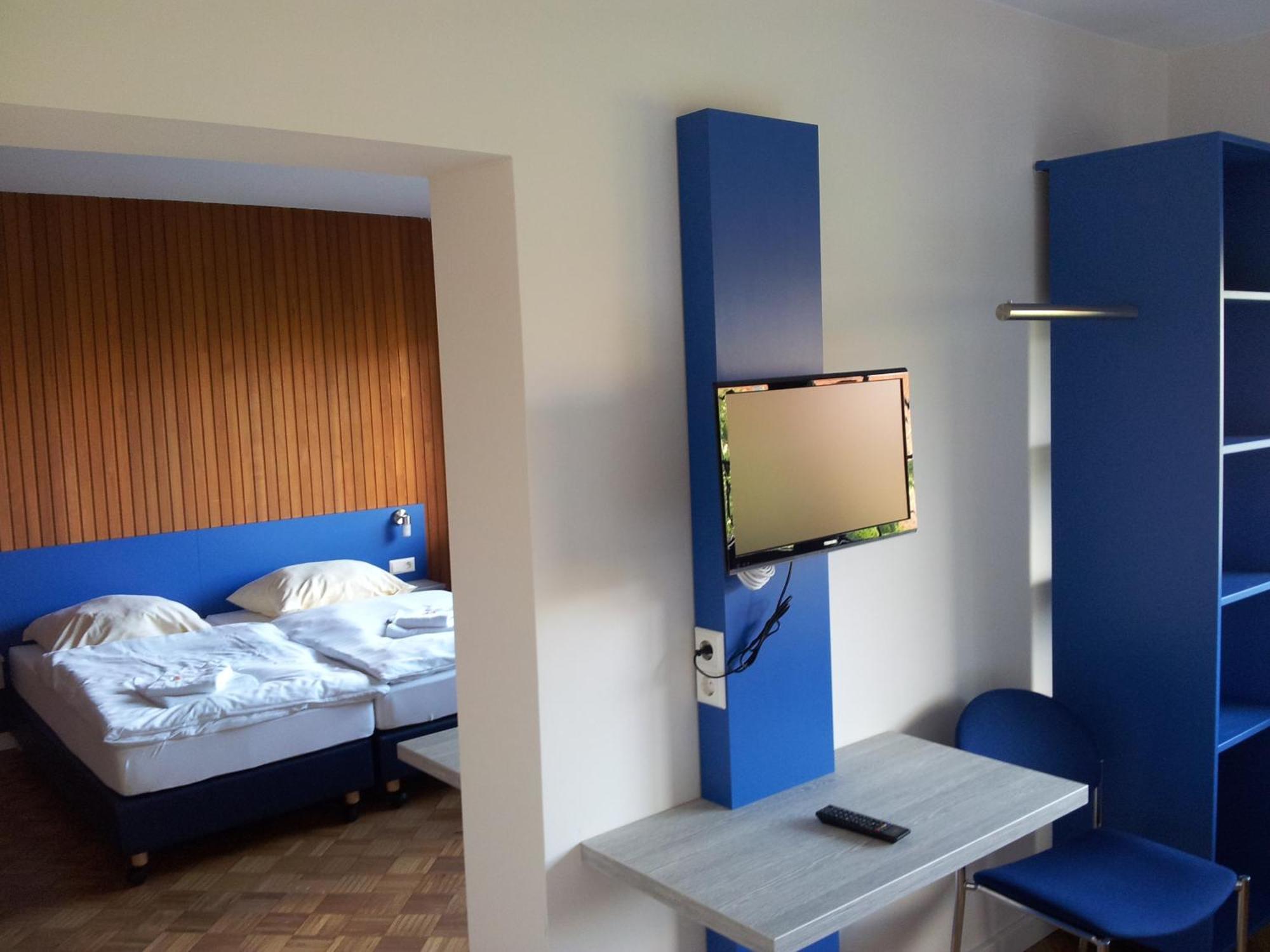 Smart Hostel By Landgasthof Velber 24H7D Seelze ภายนอก รูปภาพ