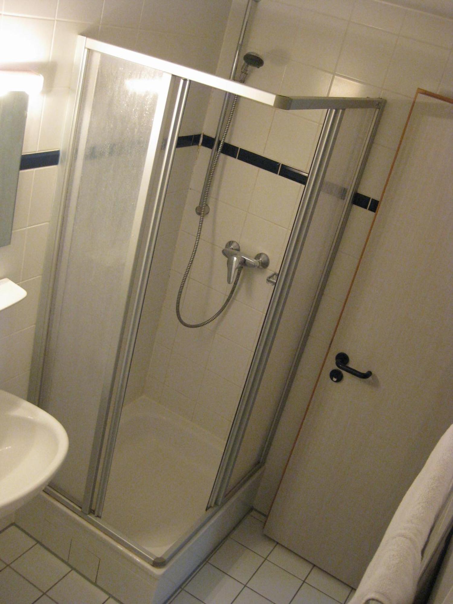Smart Hostel By Landgasthof Velber 24H7D Seelze ภายนอก รูปภาพ