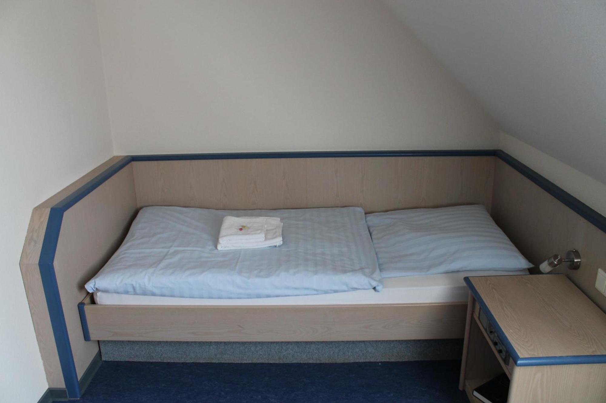 Smart Hostel By Landgasthof Velber 24H7D Seelze ภายนอก รูปภาพ