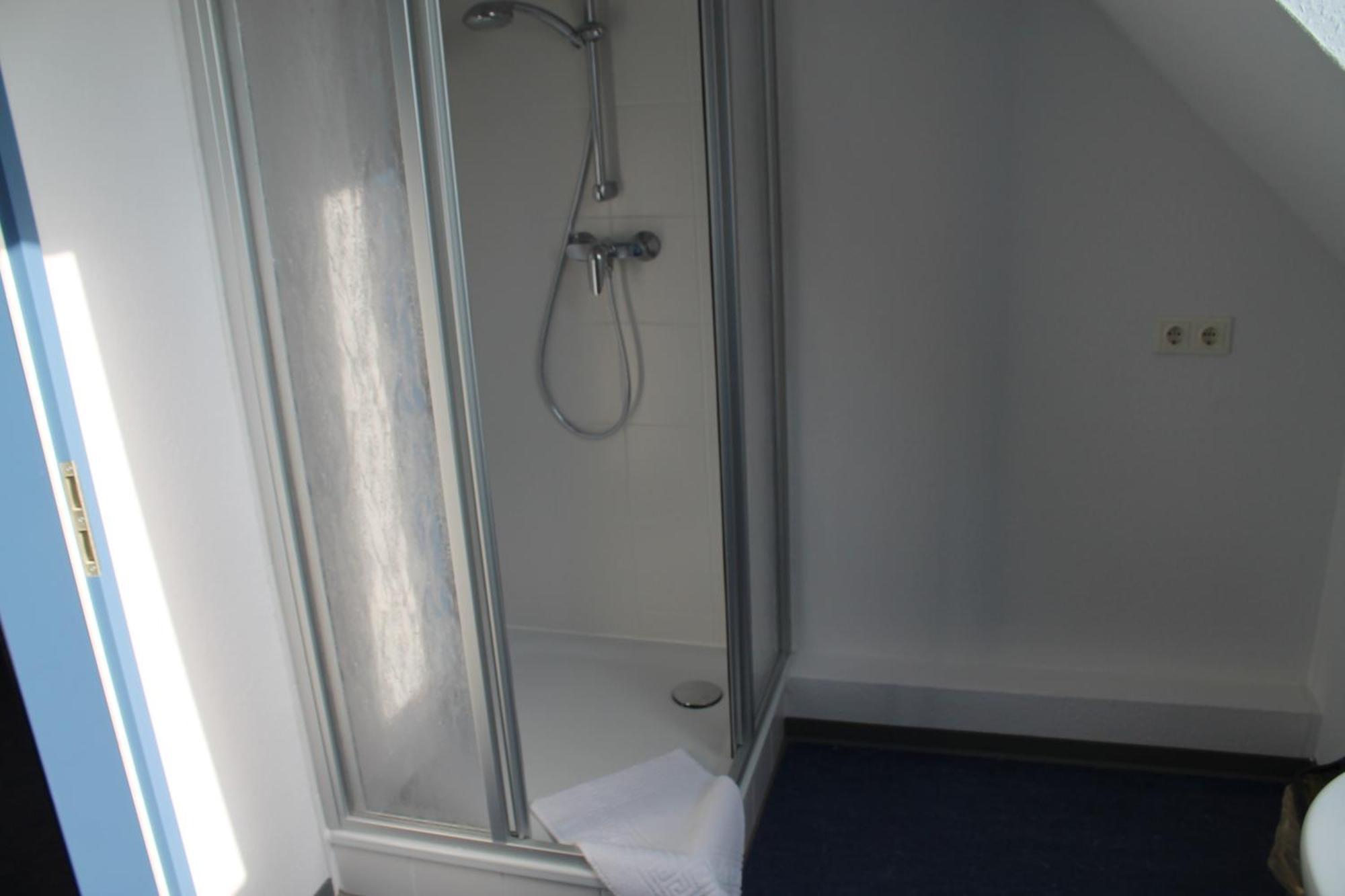 Smart Hostel By Landgasthof Velber 24H7D Seelze ภายนอก รูปภาพ