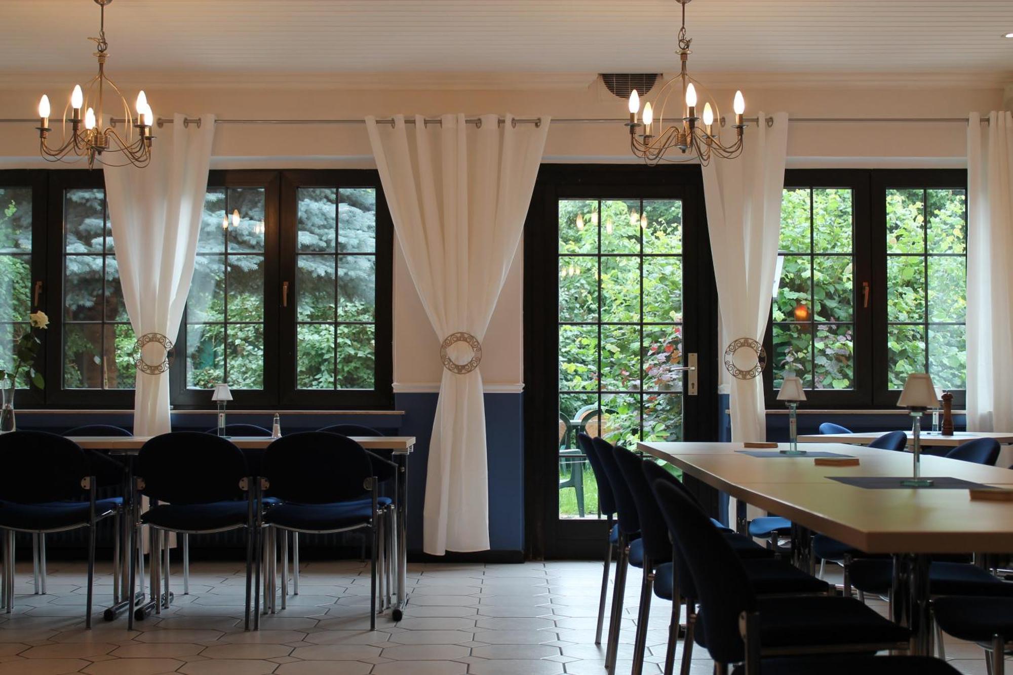 Smart Hostel By Landgasthof Velber 24H7D Seelze ภายนอก รูปภาพ