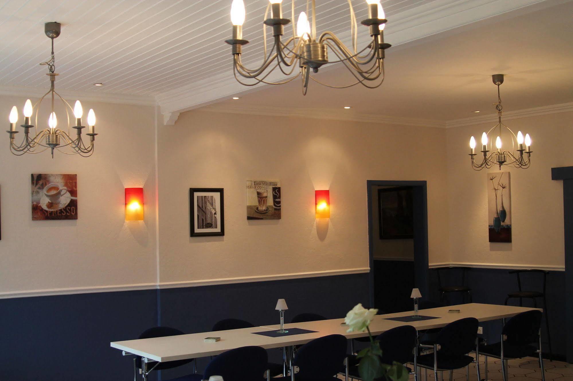 Smart Hostel By Landgasthof Velber 24H7D Seelze ภายนอก รูปภาพ