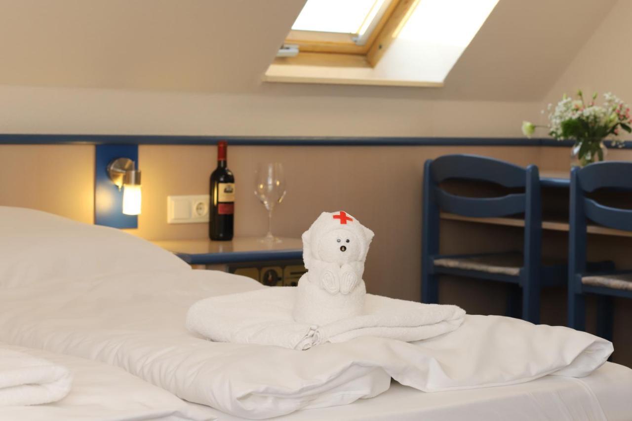 Smart Hostel By Landgasthof Velber 24H7D Seelze ภายนอก รูปภาพ