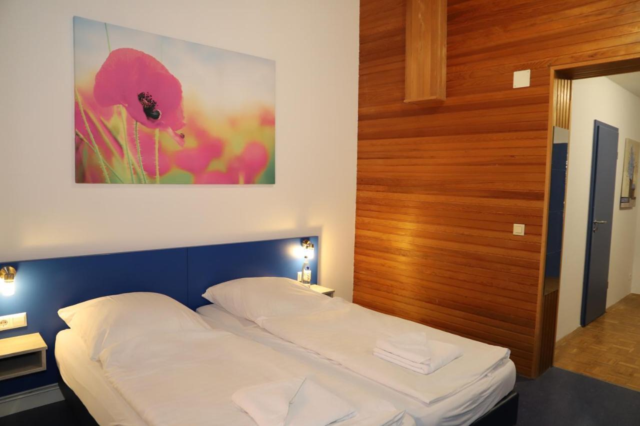Smart Hostel By Landgasthof Velber 24H7D Seelze ภายนอก รูปภาพ