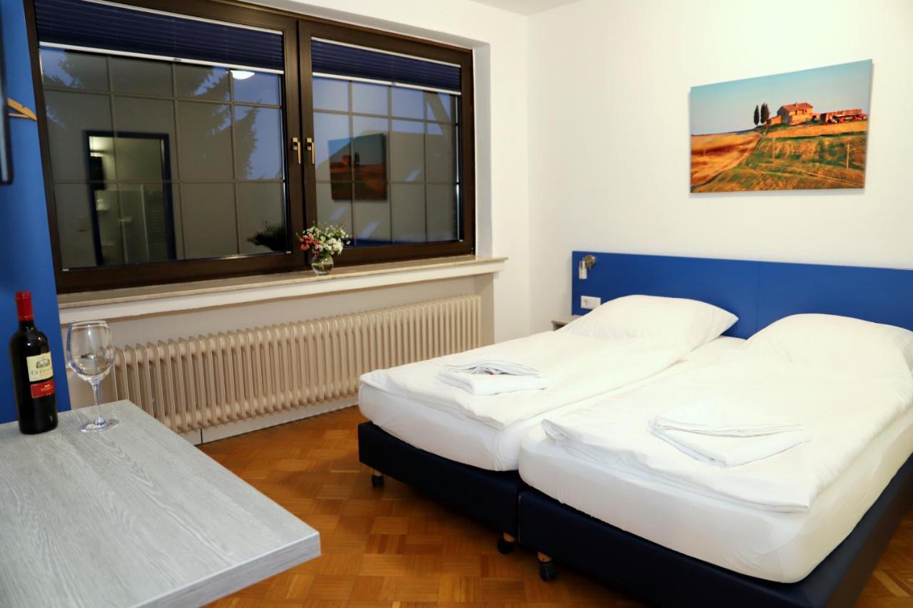 Smart Hostel By Landgasthof Velber 24H7D Seelze ภายนอก รูปภาพ