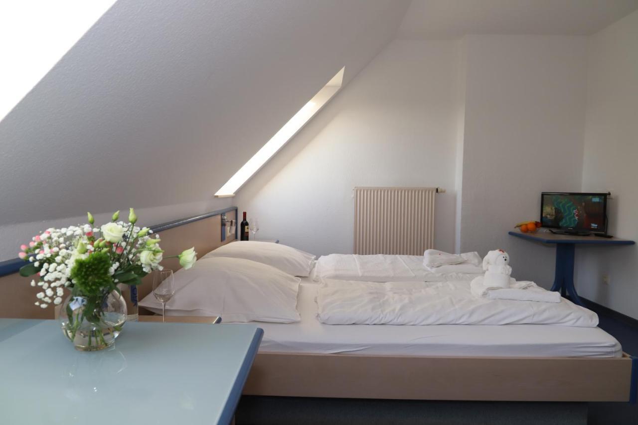 Smart Hostel By Landgasthof Velber 24H7D Seelze ภายนอก รูปภาพ