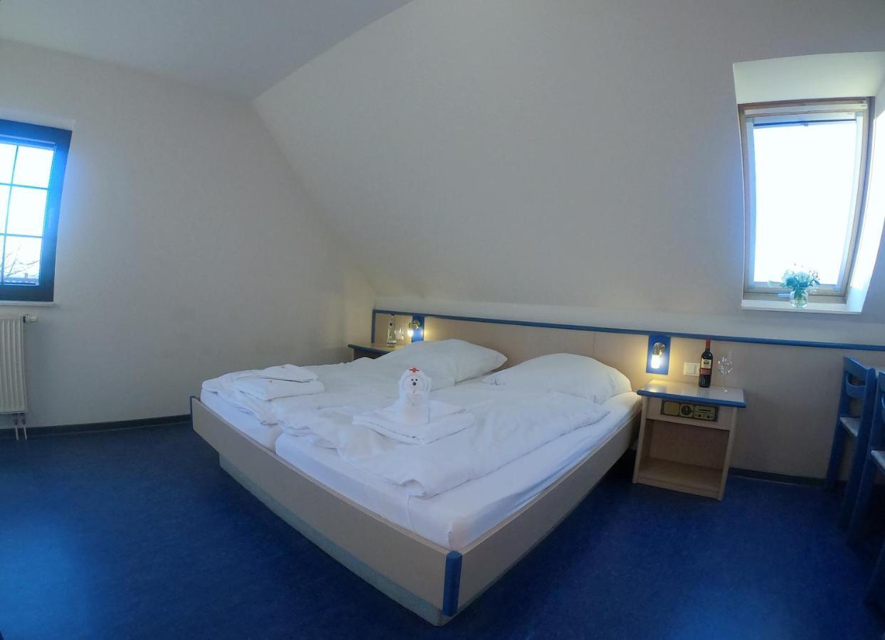 Smart Hostel By Landgasthof Velber 24H7D Seelze ภายนอก รูปภาพ