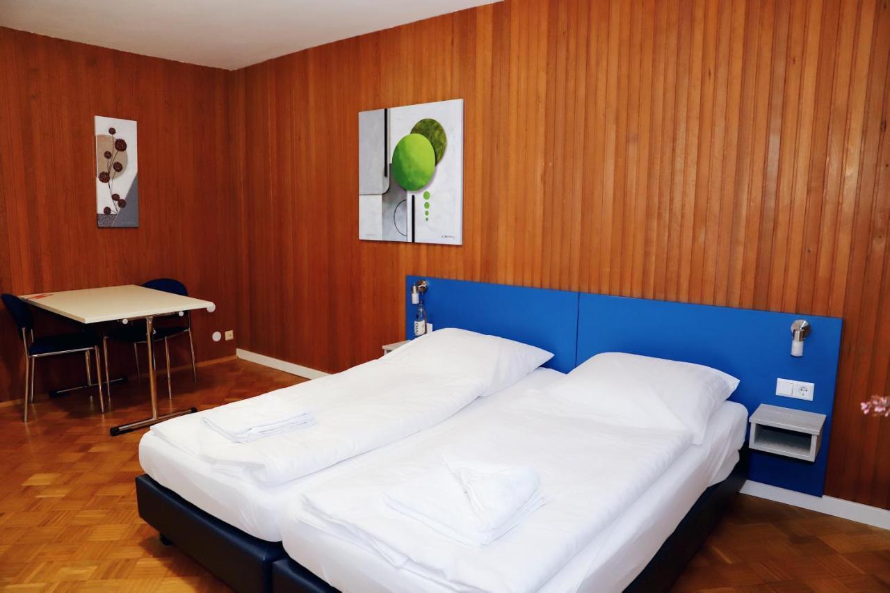 Smart Hostel By Landgasthof Velber 24H7D Seelze ภายนอก รูปภาพ
