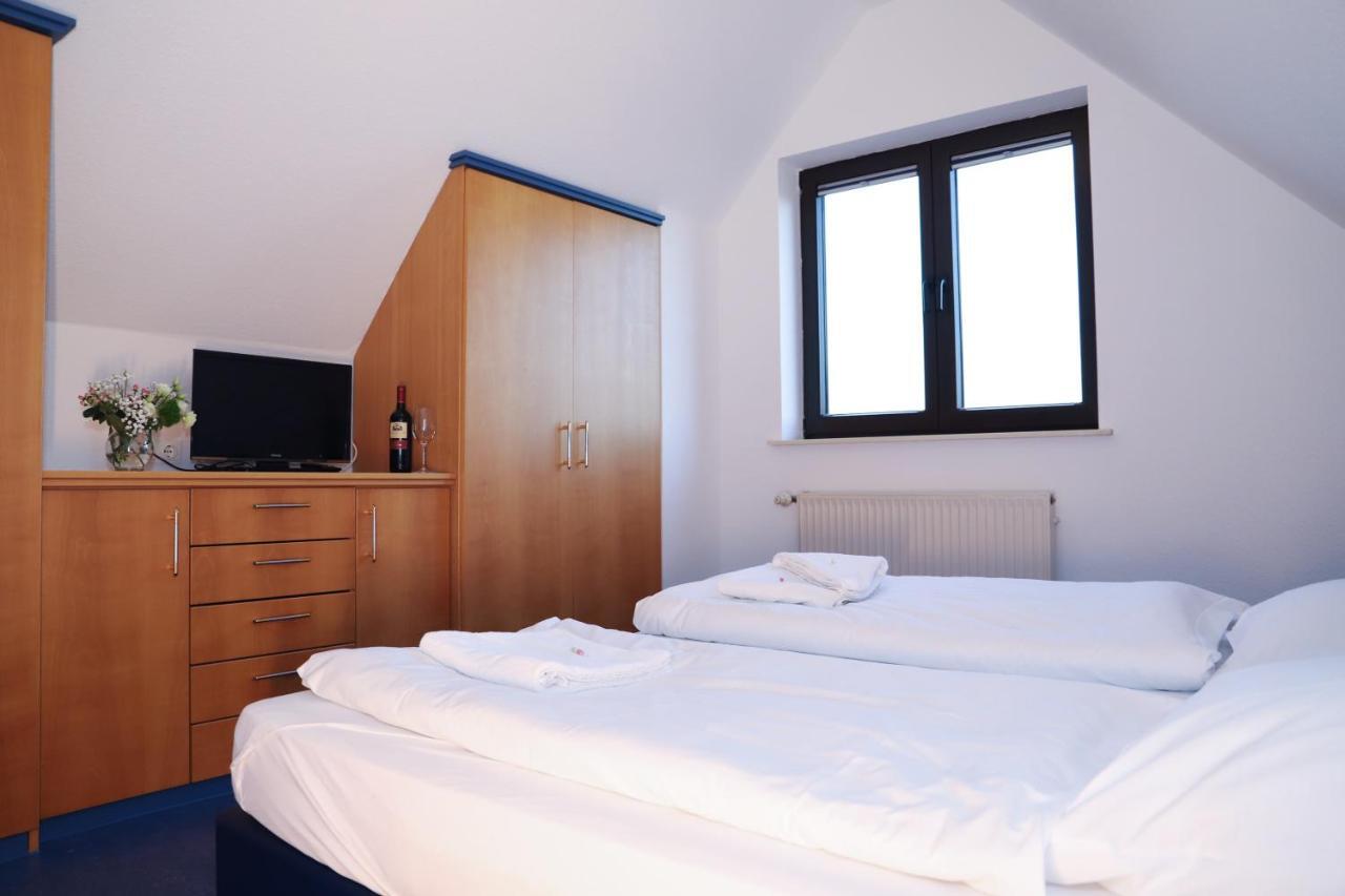 Smart Hostel By Landgasthof Velber 24H7D Seelze ภายนอก รูปภาพ