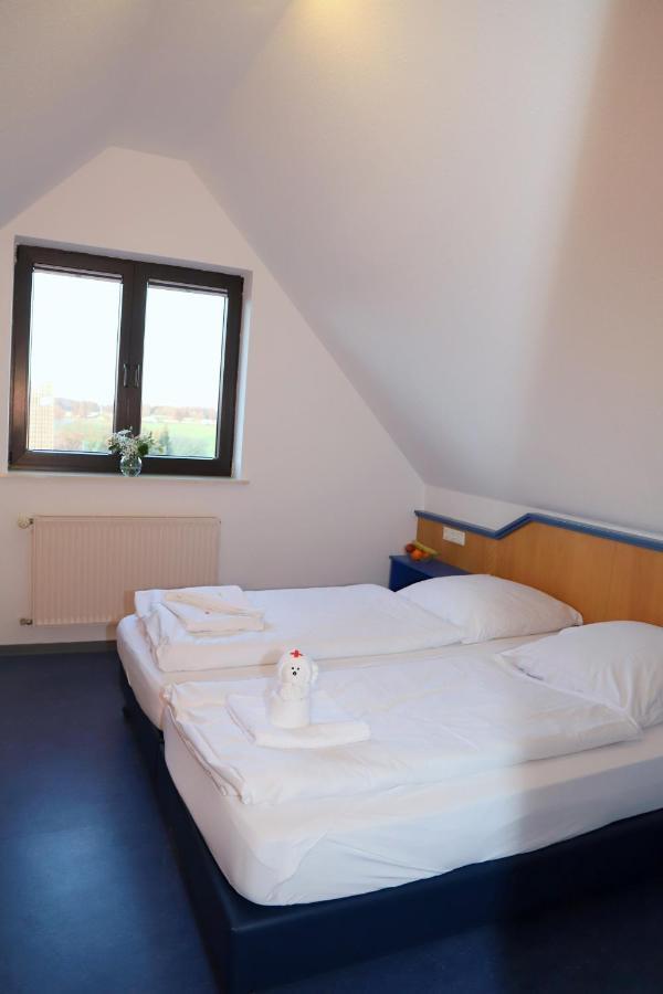 Smart Hostel By Landgasthof Velber 24H7D Seelze ภายนอก รูปภาพ